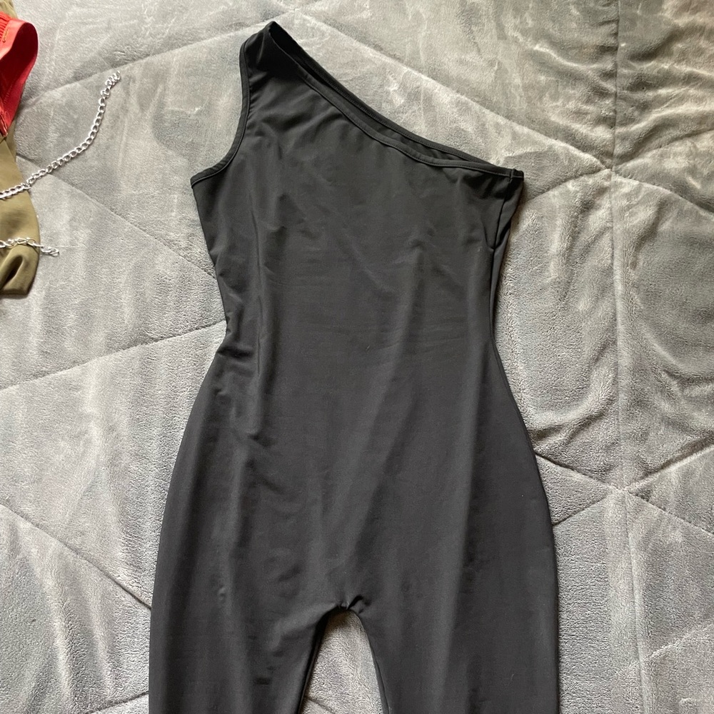 Well fitted, one shoulder unitard jumpsuit
